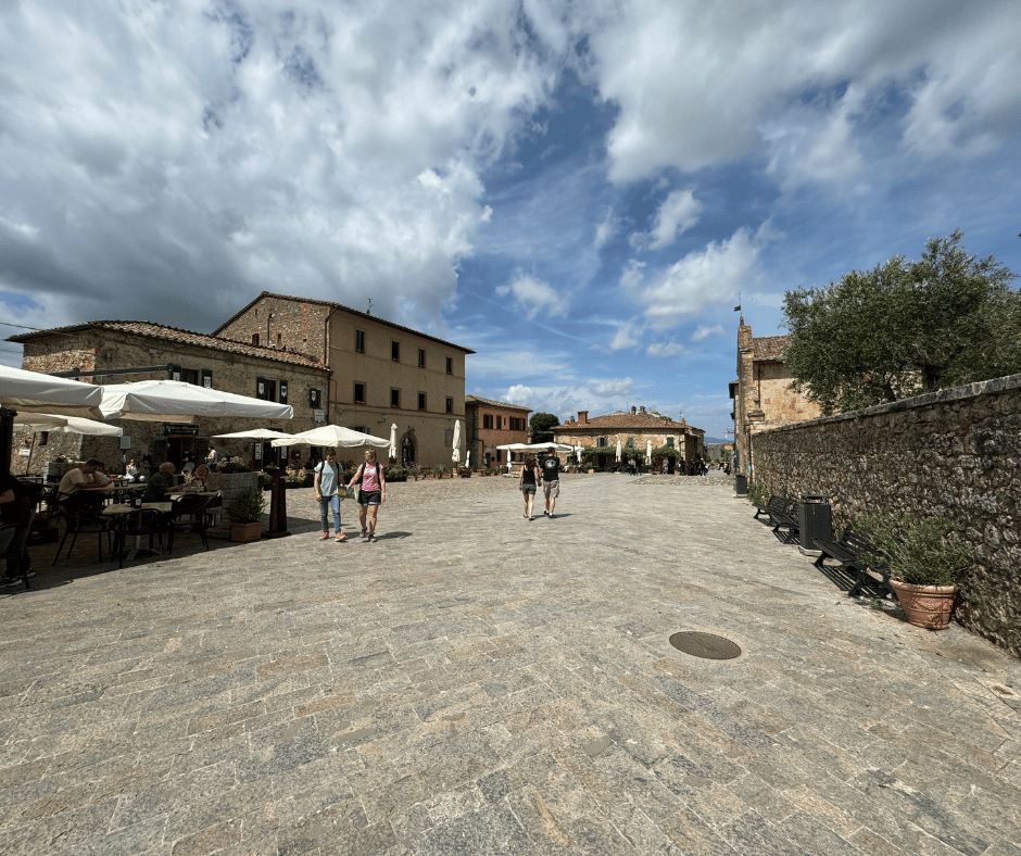 Dorpsplein in middeleeuws dorp monteriggioni