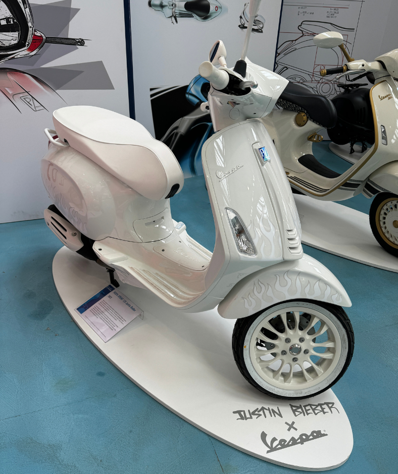 Vaspa van justin bieber in het vespa museum italie