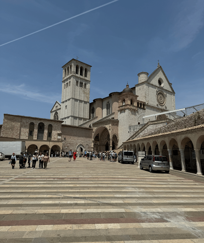 plein voor basiliek in assisi