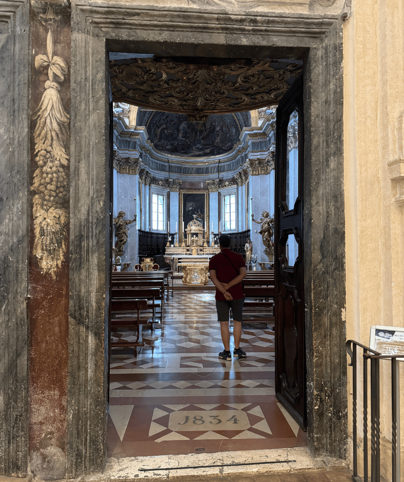 binnenkant van een kerk